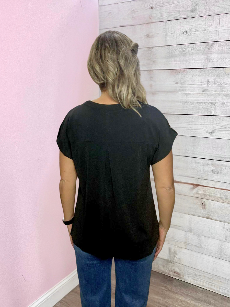 "Chic Statement" Short-Sleeve Lizzy- Black